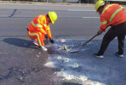 土默特右公路下沉注浆加固